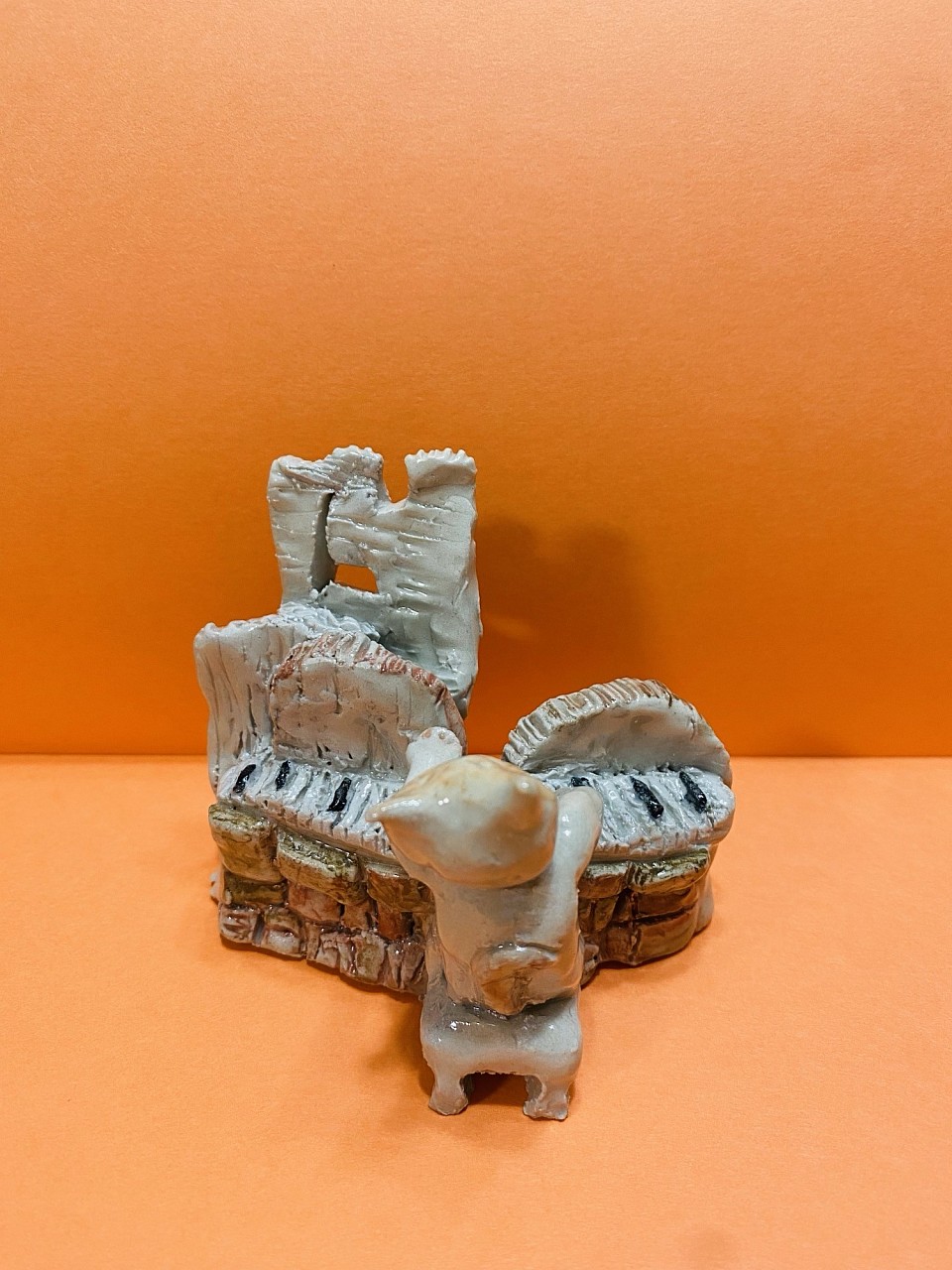 ピアノを弾く猫